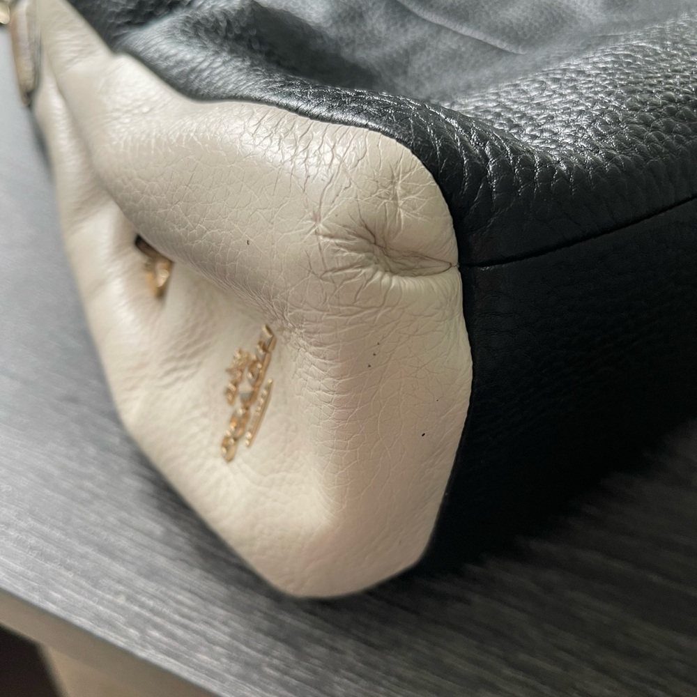 Coach Black and Cream Pebbled Leather Shoulder Bag - Picture 4 of 12